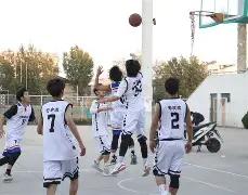 星空体育-球员们的比拼很热烈,赢得了观众的阵阵喝彩